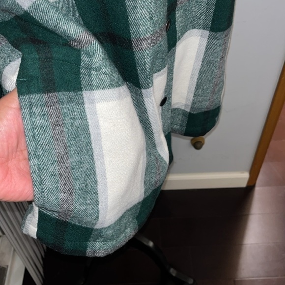 HFX Womens Shirt Jacket
Green White Shacket Pockets
Relaxed Fit Long sleeves - Picture 5 of 13